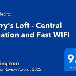 Berry's Loft - Location And Fast Wifi Apartment